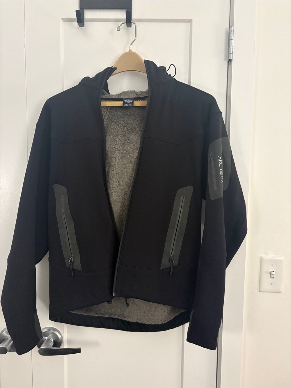 Black Arc'teryx Hyllus hoody Jacket (Medium)